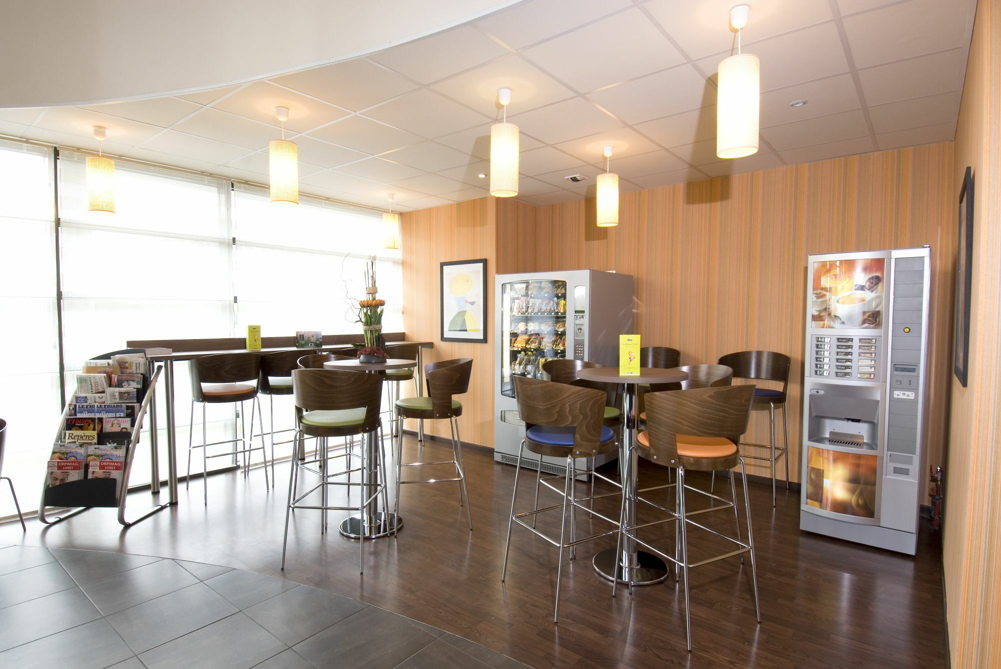 Suite-Home Orléans-Saran Restaurante foto