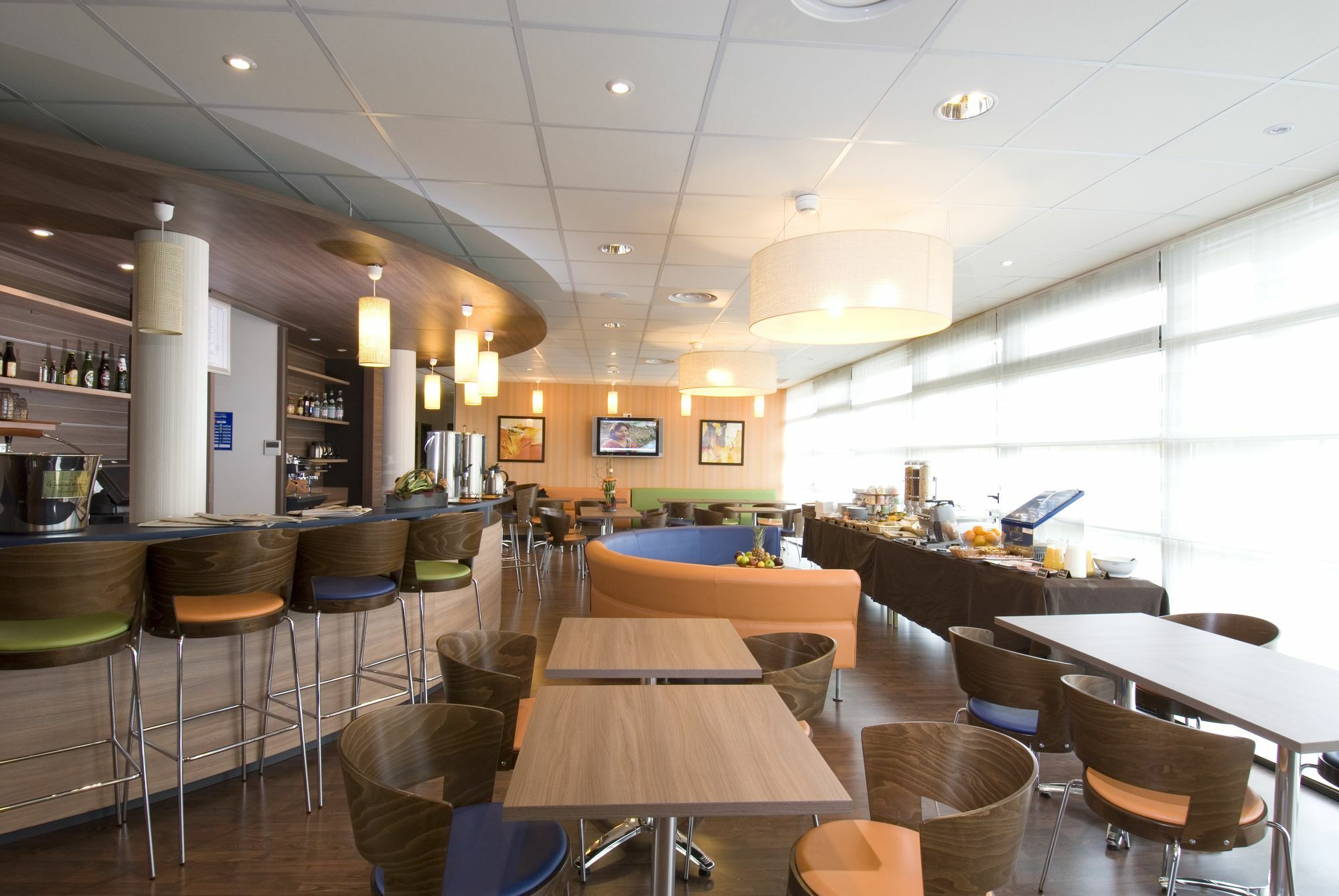 Suite-Home Orléans-Saran Restaurante foto